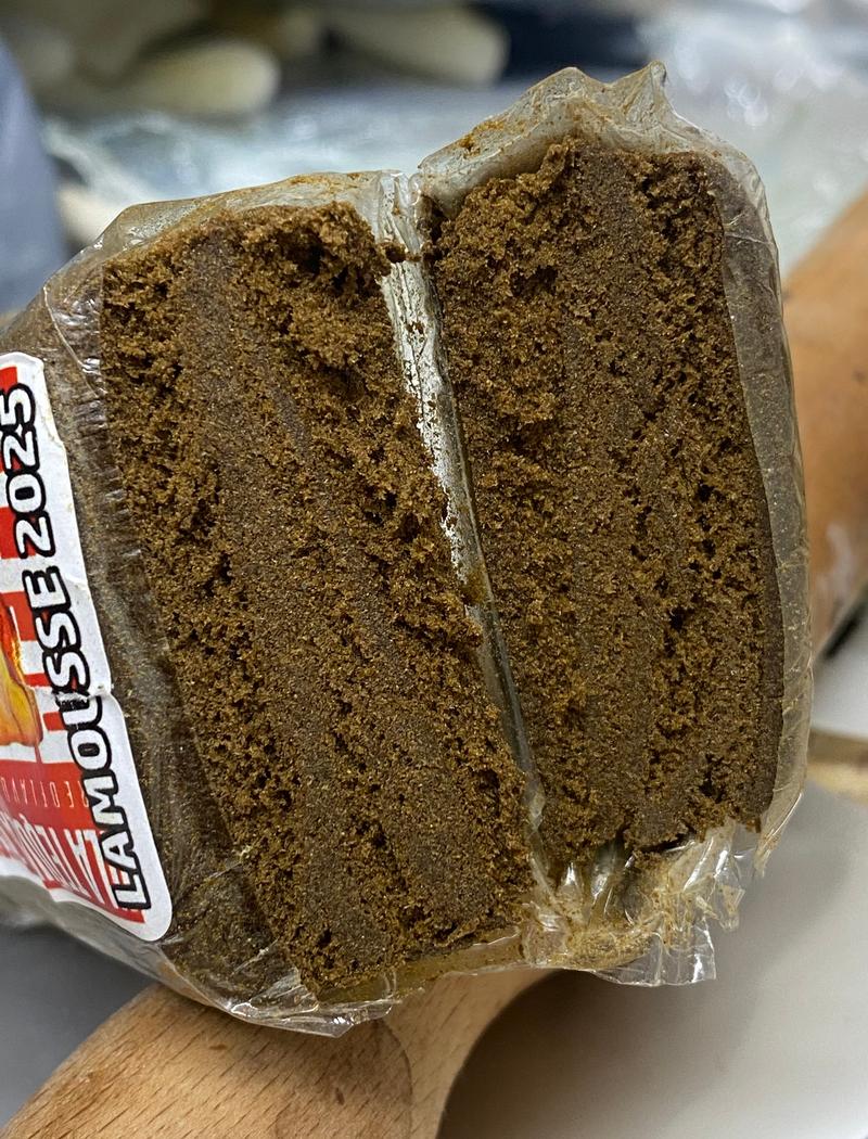 Premium Gold Darker Pollen Hash - Soft / Skunky / top